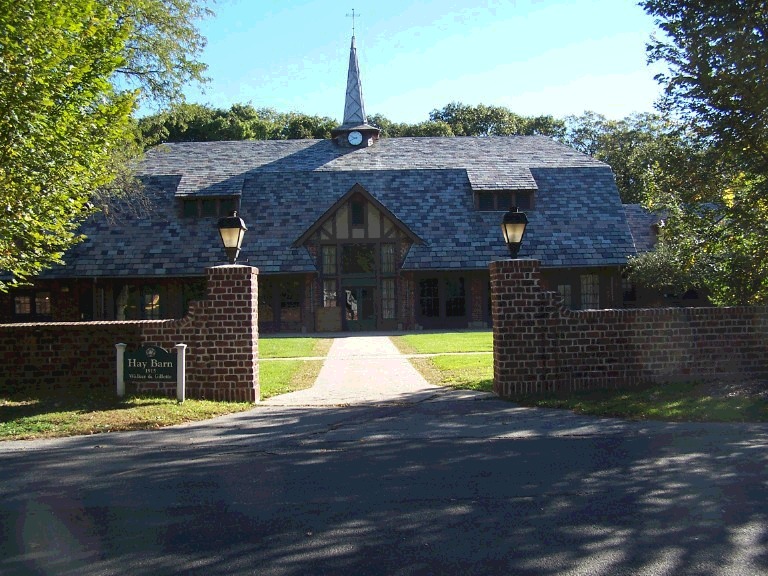 The historic Hay Barn at Planting Fields Arboretum State Historic Park uses nat- ural gas to meet Governor Pataki’s requirements for state facilities.